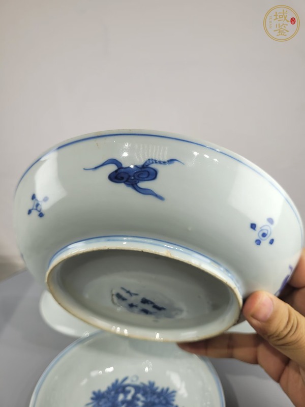 古玩陶瓷青花蓮?fù)邪藢毤y盤真品鑒賞圖