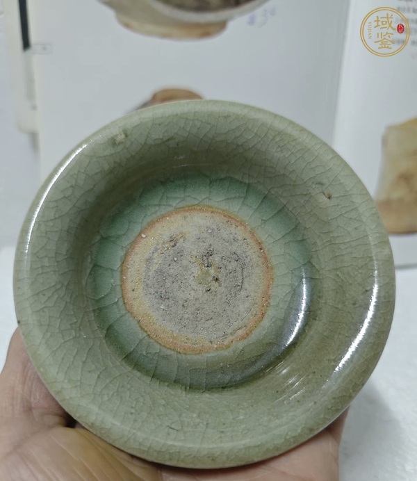 古玩陶瓷龍泉窯青釉盤真品鑒賞圖