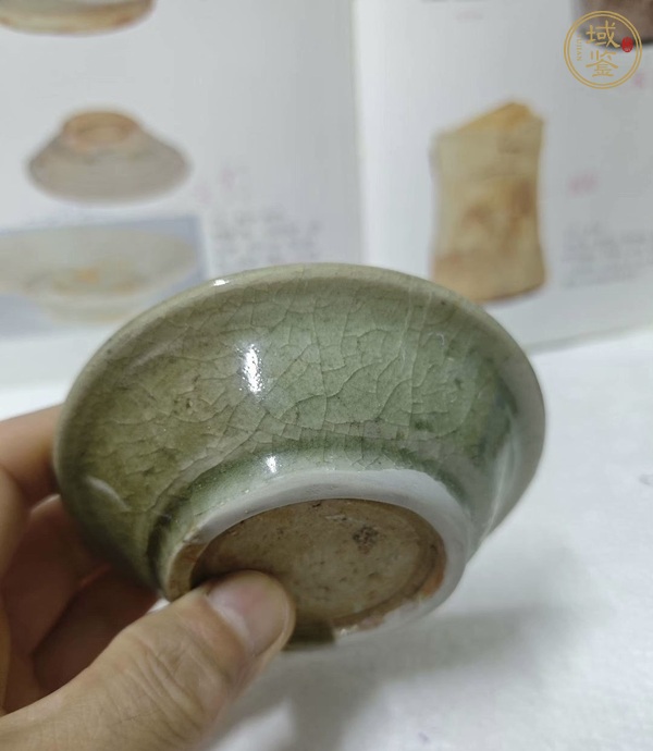 古玩陶瓷龍泉窯青釉盤真品鑒賞圖