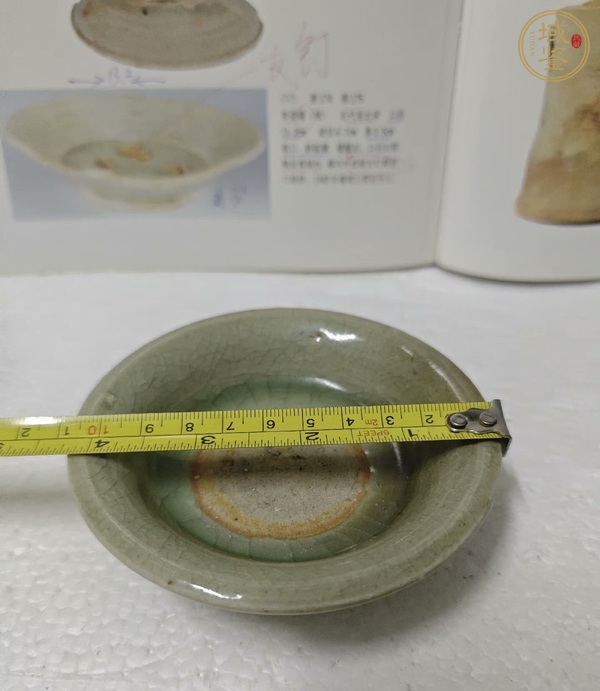 古玩陶瓷龍泉窯青釉盤真品鑒賞圖