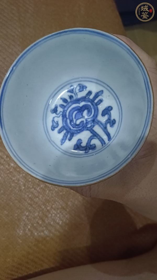 古玩陶瓷花卉紋青花小碗真品鑒賞圖