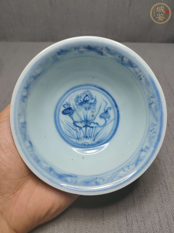 古玩陶瓷花卉紋青花碗真品鑒賞圖