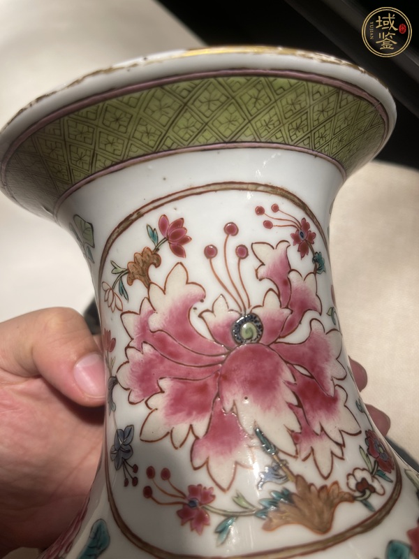 古玩陶瓷花卉紋粉彩瓶真品鑒賞圖