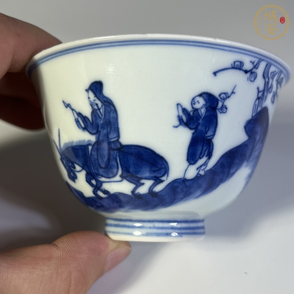 古玩陶瓷青花踏雪尋梅圖茶杯真品鑒賞圖