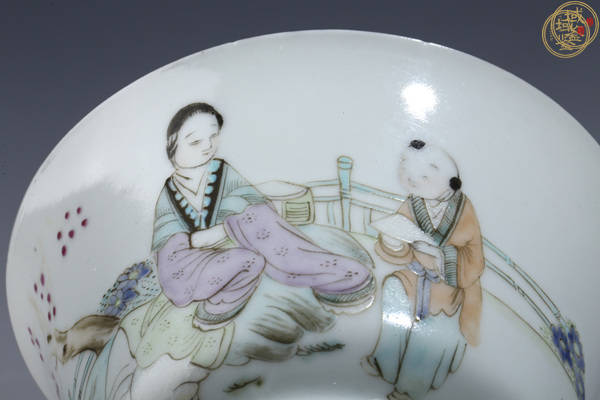 古玩陶瓷民國(guó)江西瓷業(yè)公司款粉彩侍女蓋碗真品鑒賞圖