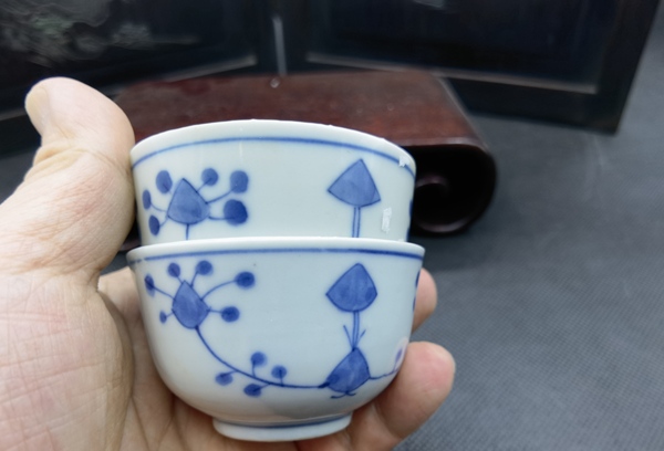 古玩轉賣清 玉環(huán)底青花杯拍賣，當前價格26000元