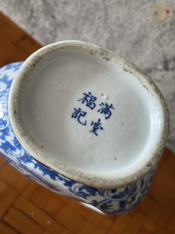 古玩陶瓷青花人物抱月瓶真品鑒賞圖