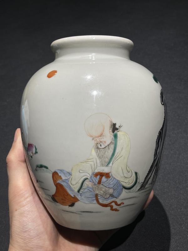古玩陶瓷清代粉彩靈童獻(xiàn)壽太白罐拍賣,當(dāng)前價(jià)格21888元