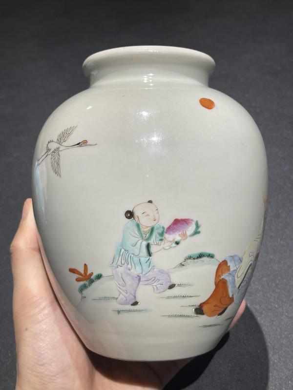 古玩陶瓷清代粉彩靈童獻(xiàn)壽太白罐拍賣,當(dāng)前價(jià)格21888元