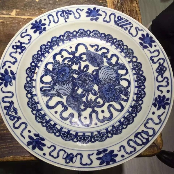 古玩陶瓷明代獅子滾繡球青花大盤拍賣,當前價格128888元