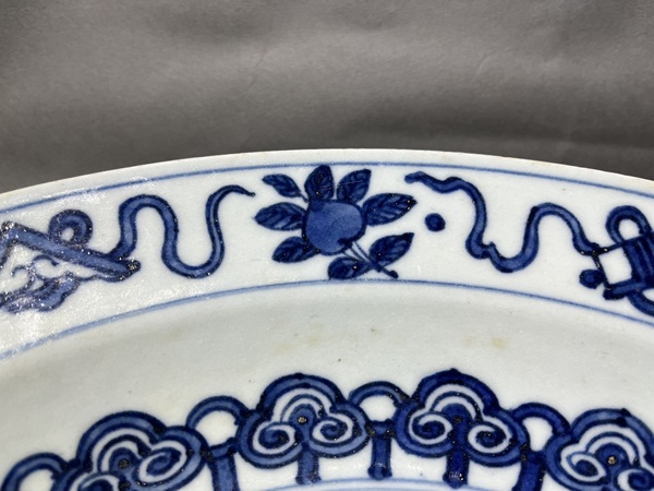 古玩陶瓷明代獅子滾繡球青花大盤拍賣,當前價格128888元