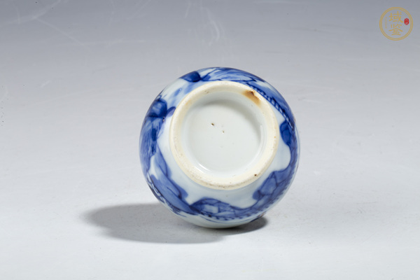 古玩陶瓷晚清·青花釉里紅山水人物紋小長(zhǎng)頸瓶真品鑒賞圖
