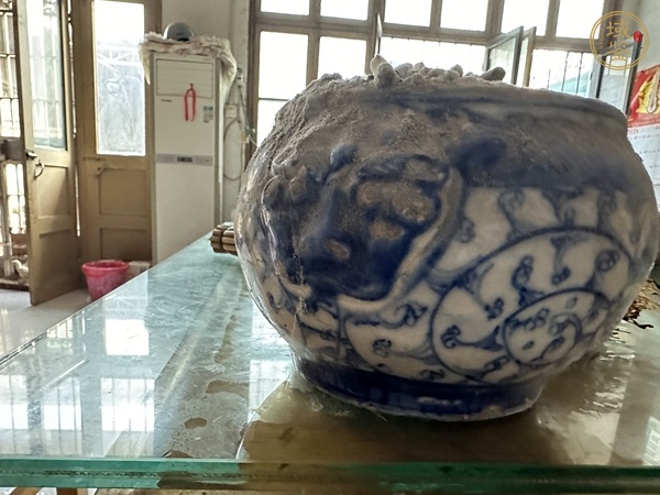 古玩陶瓷青花纏枝花紋獸耳香爐真品鑒賞圖