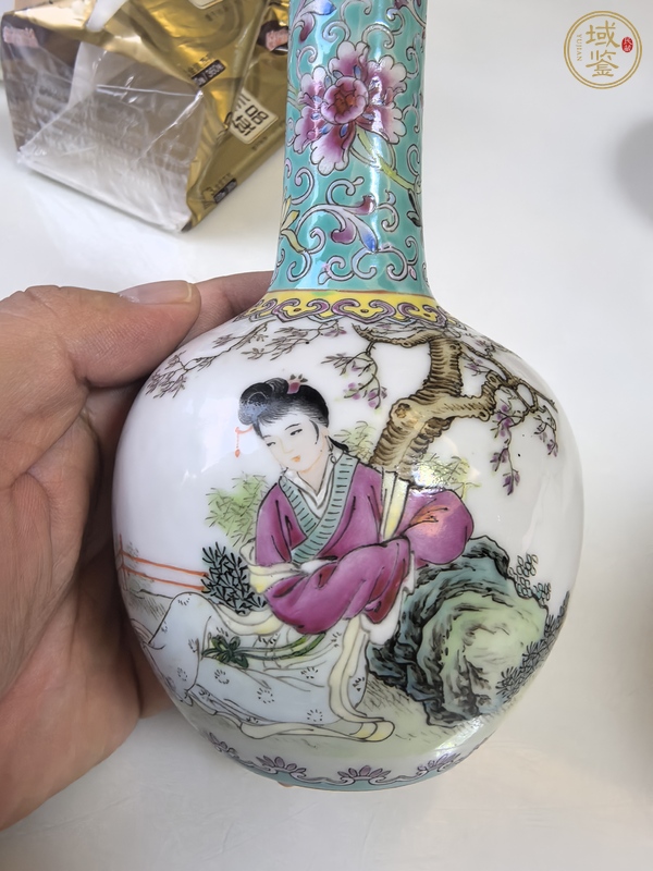 古玩陶瓷粉彩人物天球瓶真品鑒賞圖