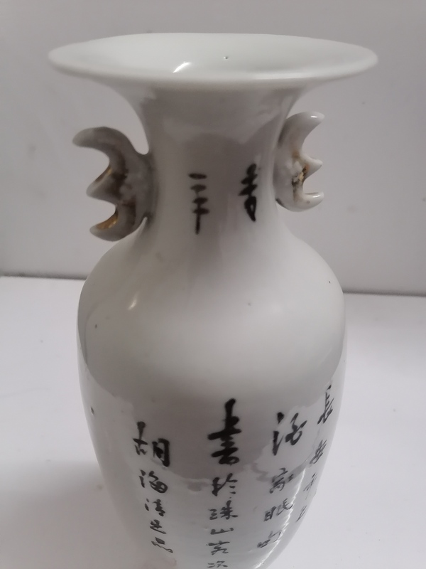 古玩陶瓷人物紋蝠耳瓶拍賣,當前價格1000元