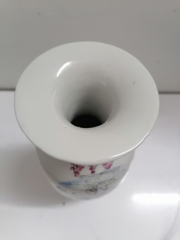 古玩陶瓷人物紋蝠耳瓶拍賣,當前價格1000元