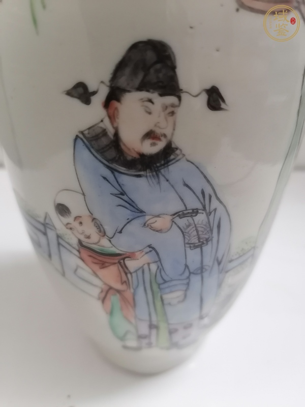 古玩陶瓷人物紋蝠耳瓶真品鑒賞圖