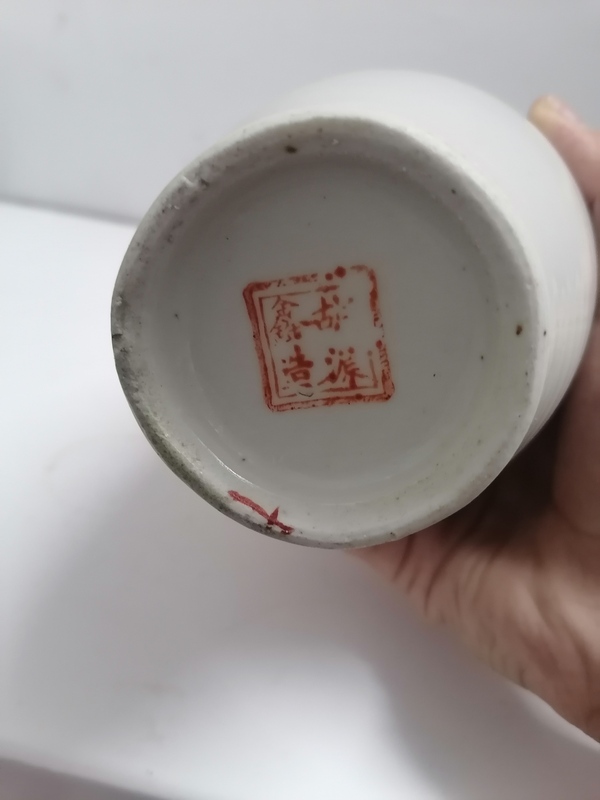 古玩陶瓷人物紋蝠耳瓶拍賣,當前價格1000元