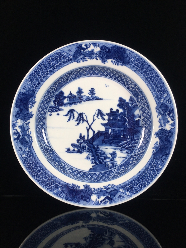 古玩陶瓷乾隆青花山水樓閣紋深腹折沿盤拍賣,當前價格1588元