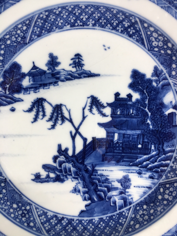 古玩陶瓷乾隆青花山水樓閣紋深腹折沿盤拍賣,當前價格1588元