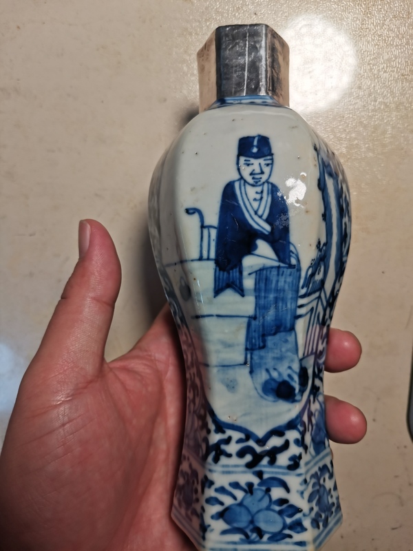 古玩陶瓷青花人物故事紋六方瓶拍賣,當(dāng)前價(jià)格800元