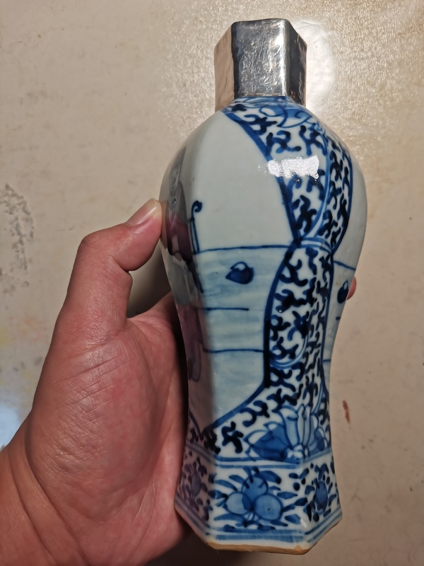 古玩陶瓷青花人物故事紋六方瓶拍賣,當(dāng)前價(jià)格800元