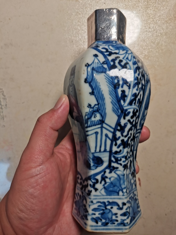 古玩陶瓷青花人物故事紋六方瓶拍賣,當(dāng)前價(jià)格800元