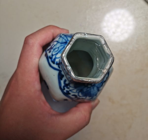古玩陶瓷青花人物故事紋六方瓶拍賣,當(dāng)前價(jià)格800元