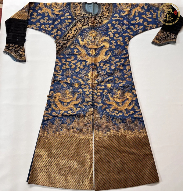 古玩雜項(xiàng)盤金繡龍袍真品鑒賞圖