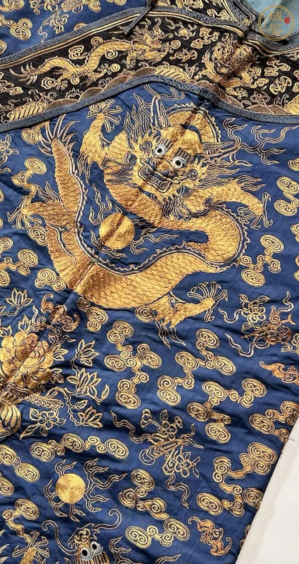 古玩雜項(xiàng)盤金繡龍袍真品鑒賞圖