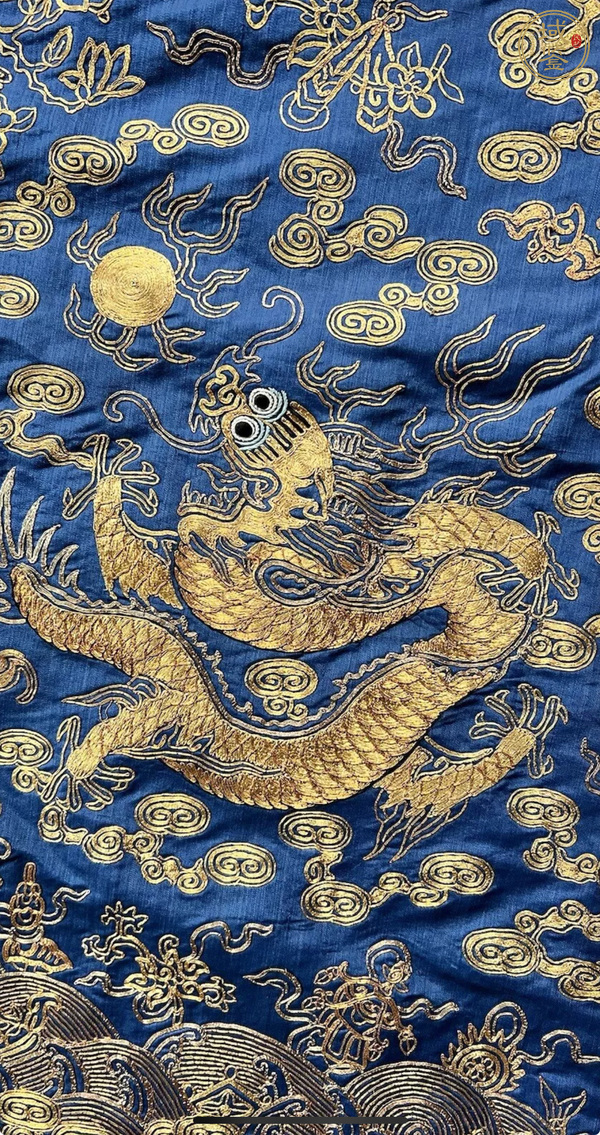 古玩雜項(xiàng)盤金繡龍袍真品鑒賞圖