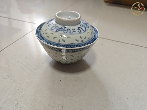 古玩陶瓷青花花卉瓏紋蓋碗真品鑒賞圖