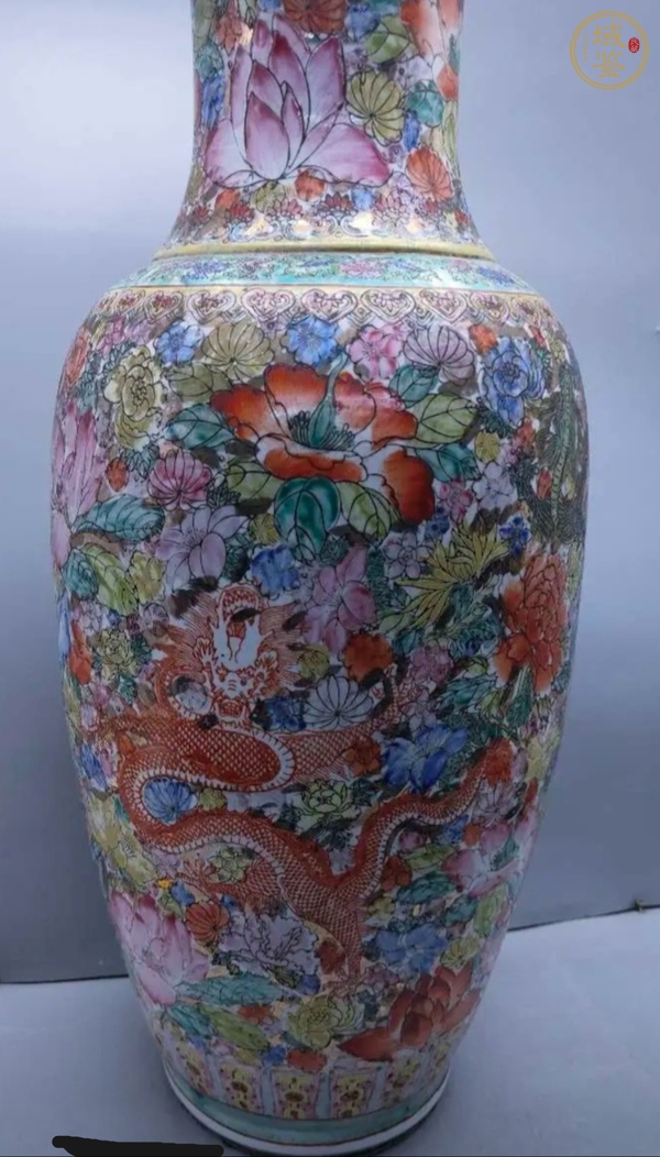 古玩陶瓷百花不落花間龍紋粉彩盤口瓶真品鑒賞圖