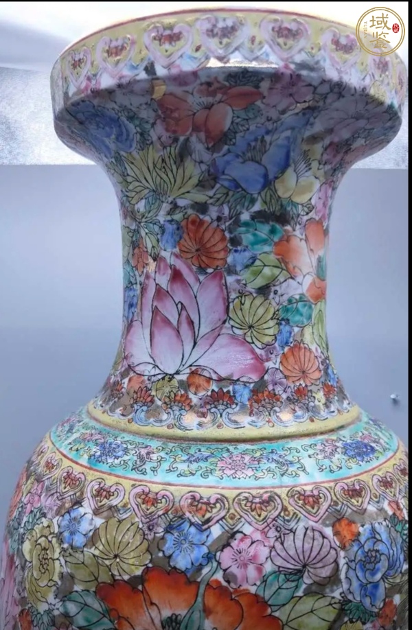 古玩陶瓷百花不落花間龍紋粉彩盤口瓶真品鑒賞圖