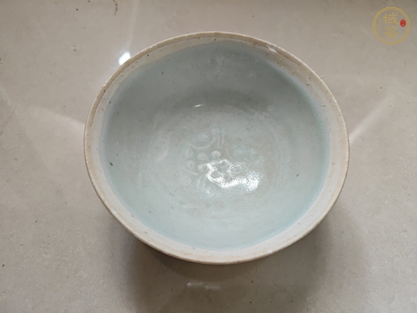 古玩陶瓷青白釉花卉紋茶碗真品鑒賞圖