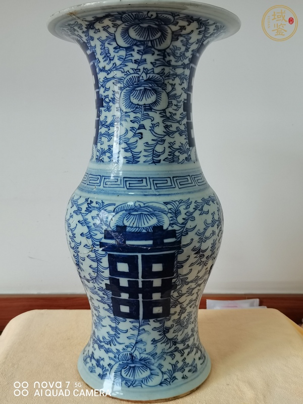 古玩陶瓷纏枝花囍字紋花觚真品鑒賞圖