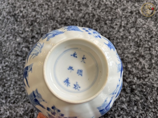 古玩陶瓷青花八仙紋花口碗真品鑒賞圖