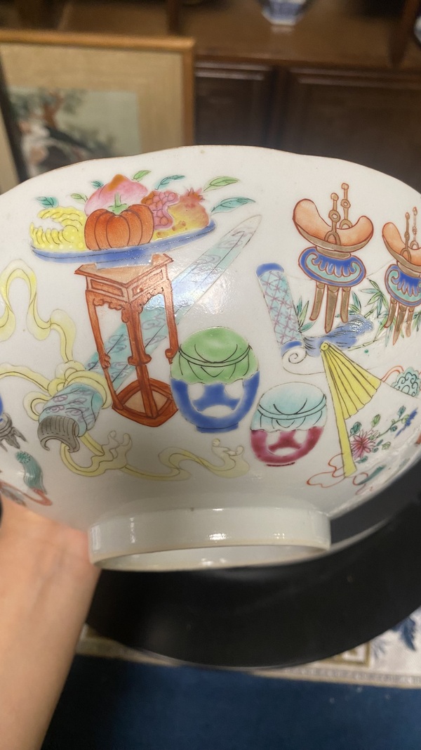 古玩陶瓷道光粉彩百寶圖花口碗拍賣,當前價格16800元