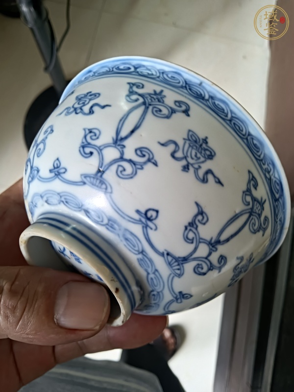 古玩陶瓷青花纏枝花卉梵文茶碗真品鑒賞圖