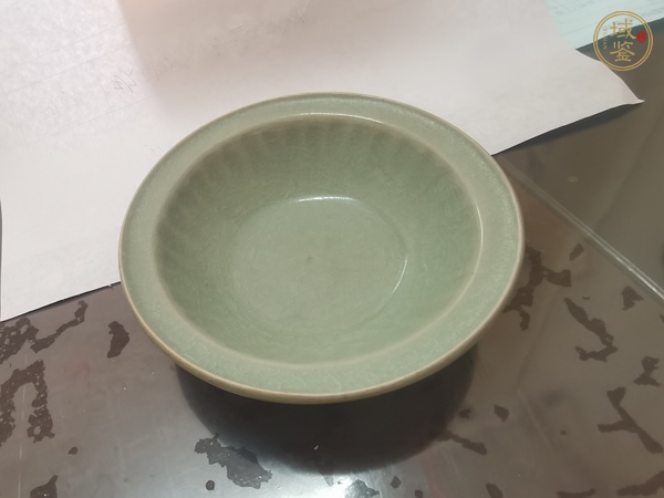 古玩陶瓷龍泉青瓷菊瓣洗真品鑒賞圖