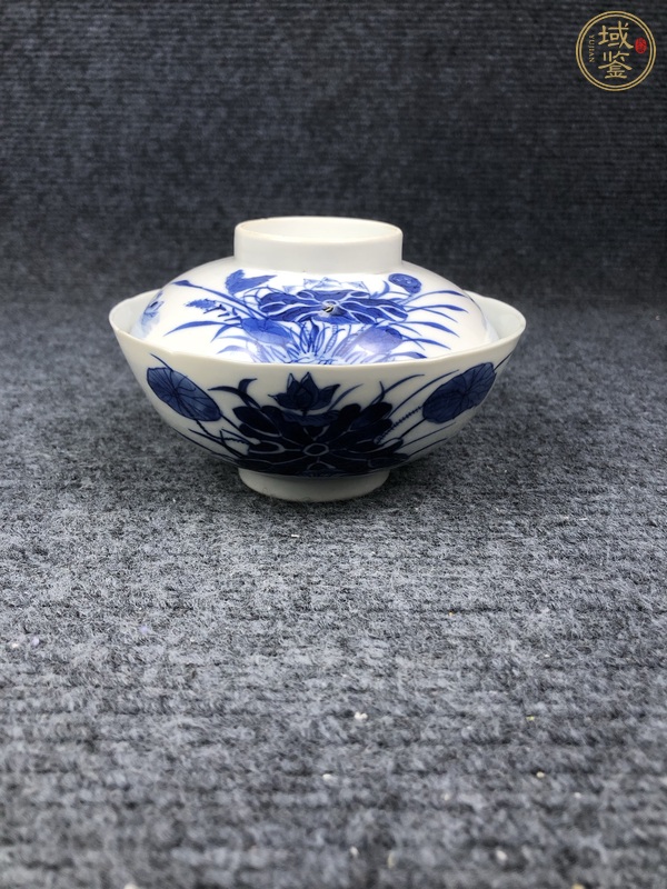 古玩陶瓷青花蓮池鴛鴦紋大蓋碗真品鑒賞圖