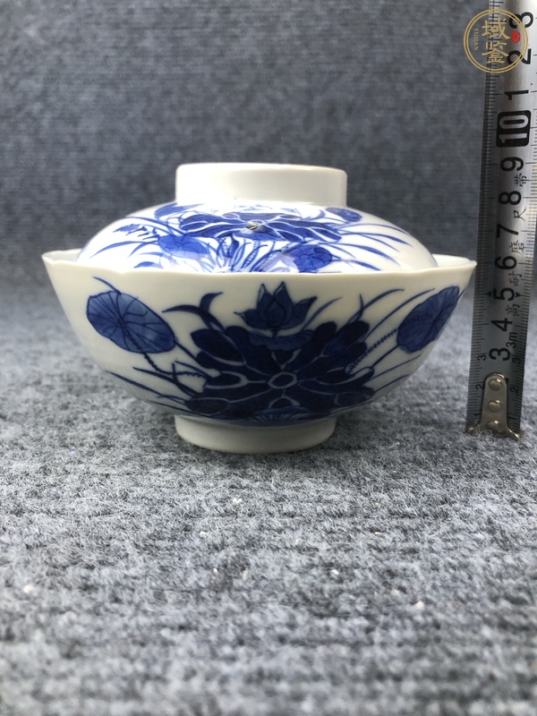 古玩陶瓷青花蓮池鴛鴦紋大蓋碗真品鑒賞圖