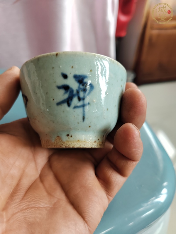 古玩陶瓷豆青釉青花杯真品鑒賞圖