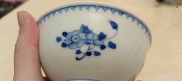 古玩陶瓷青花花卉紋碗真品鑒賞圖