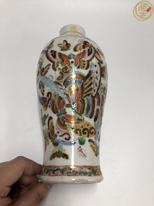 古玩陶瓷廣彩蝴蝶花卉紋瓶真品鑒賞圖