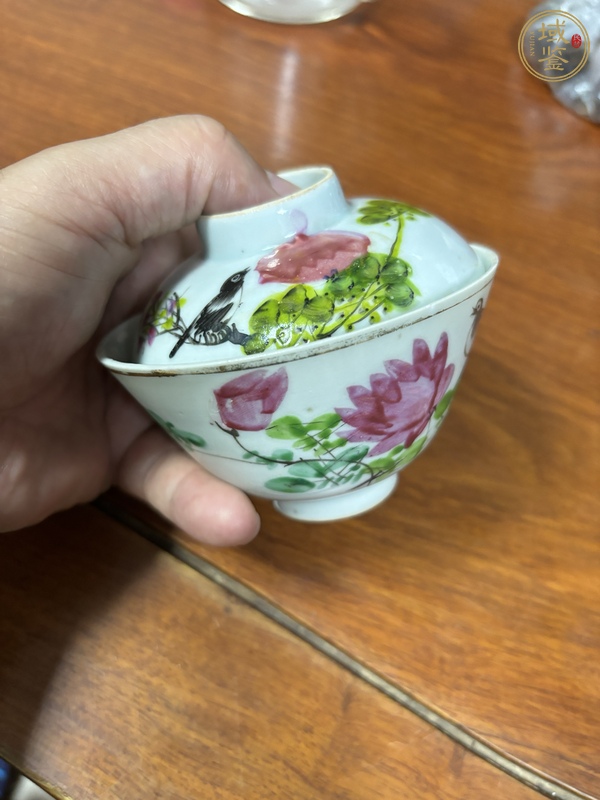 古玩陶瓷粉彩花鳥紋蓋碗真品鑒賞圖