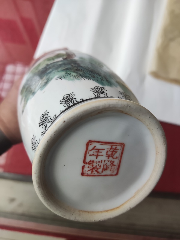 古玩陶瓷景德鎮(zhèn)山水紋瓶拍賣(mài)，當(dāng)前價(jià)格288元