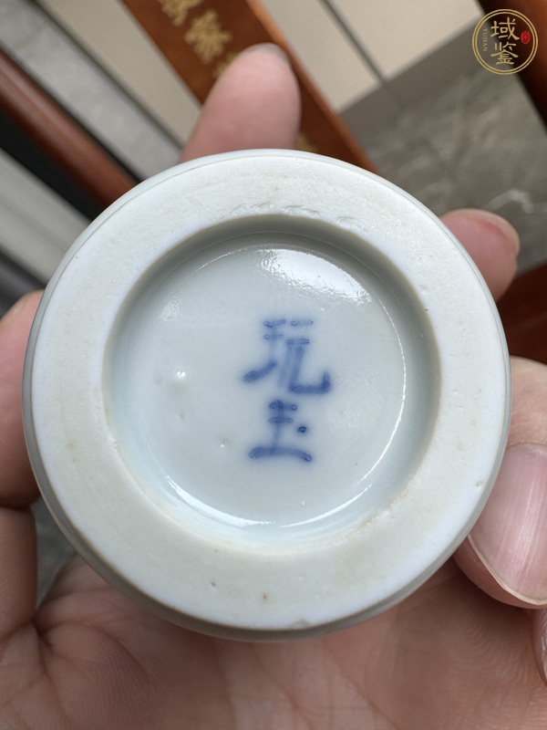 古玩陶瓷玩玉款青花杯真品鑒賞圖