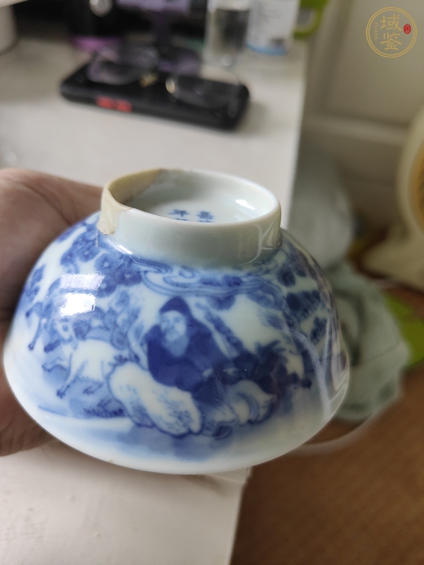 古玩陶瓷人物紋青花杯真品鑒賞圖