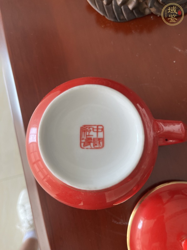 古玩陶瓷紅釉描金主席像茶杯真品鑒賞圖